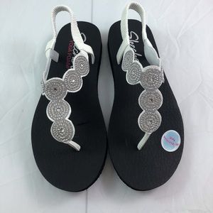 Sketchers White thong sandals
